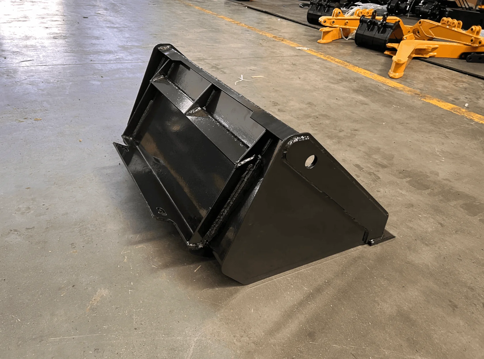Standard Duty Skid Steer Bucket | AGT-M-BK45 - Image 4
